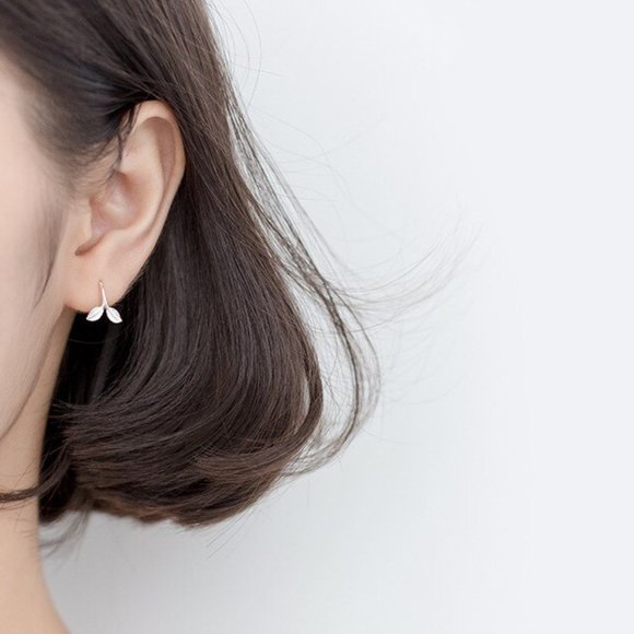 minimalist leaf earrings - Picture 5 of 8